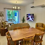 The Garden & Pool Townhouse Casa vacanze *