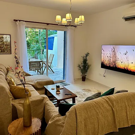 The Garden & Pool Townhouse * פאפוס