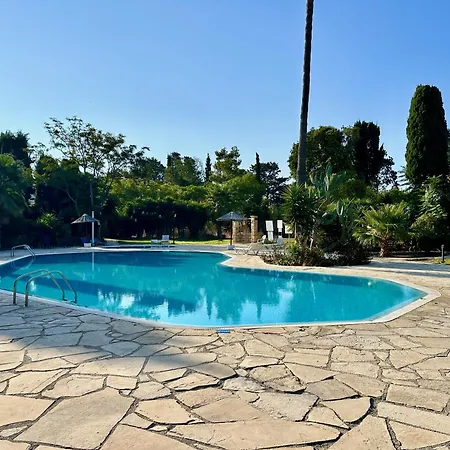The Garden & Pool Townhouse פאפוס