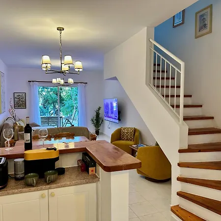 The Garden & Pool Townhouse פאפוס