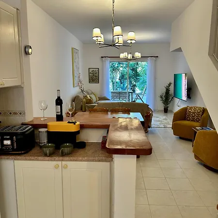 The Garden & Pool Townhouse Feriehus Paphos