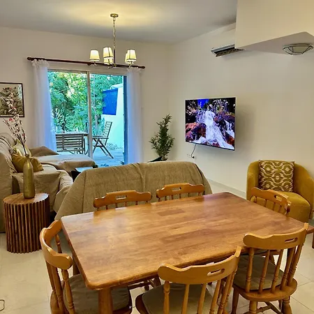 The Garden & Pool Townhouse בית נופש *