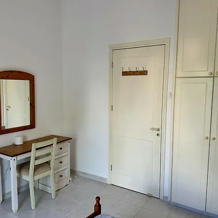 בית נופש The Garden & Pool Townhouse פאפוס