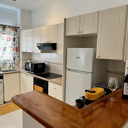 The Garden & Pool Townhouse * פאפוס