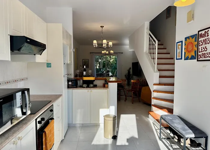 Prázdninový dům The Garden & Pool Townhouse