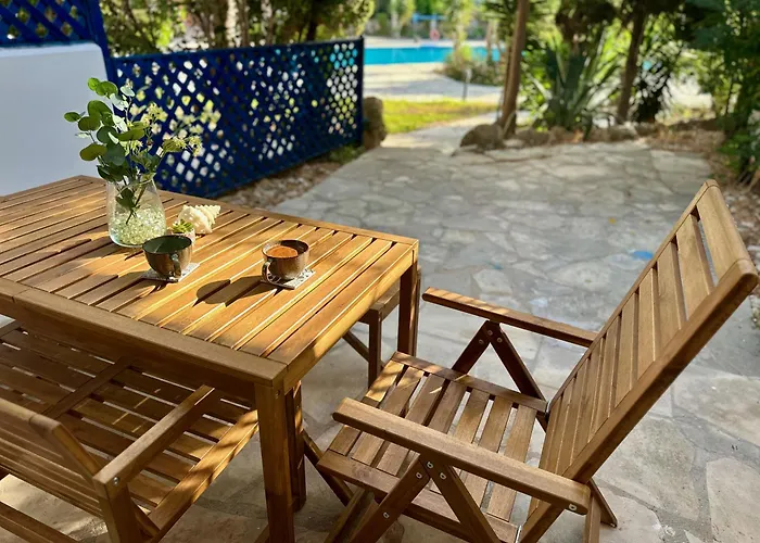 The Garden & Pool Townhouse * Paphos