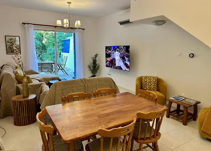 The Garden & Pool Townhouse