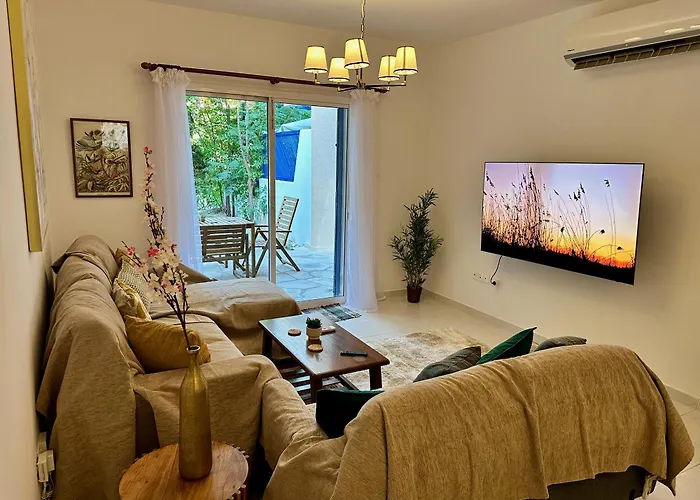 The Garden & Pool Townhouse * Paphos