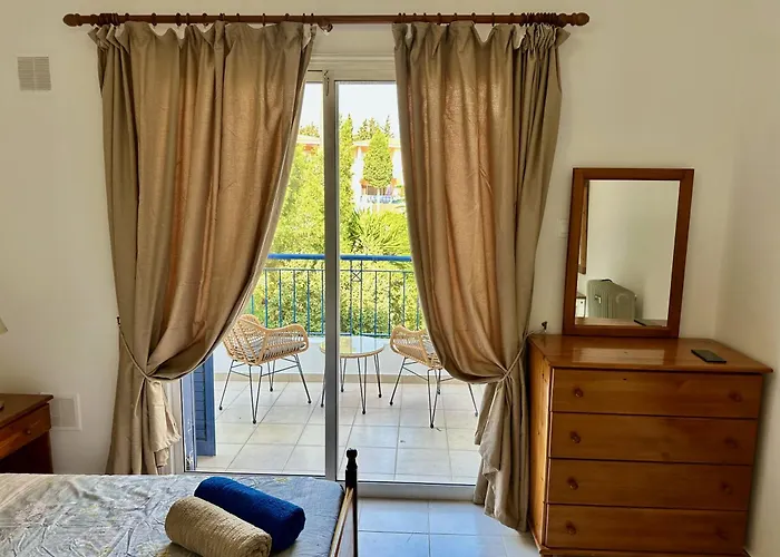 The Garden & Pool Townhouse * Paphos