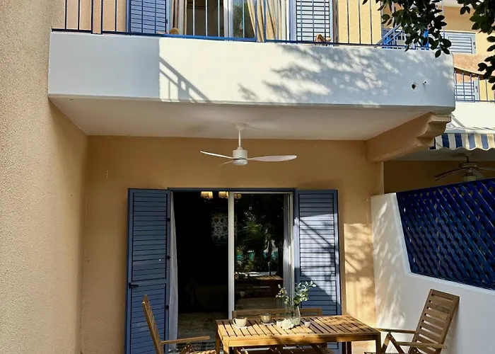 Prázdninový dům The Garden & Pool Townhouse *