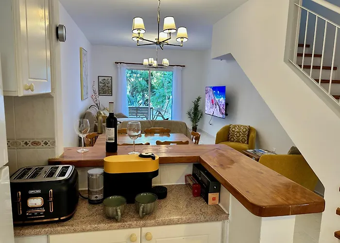 The Garden & Pool Townhouse Prázdninový dům *