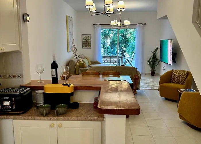 The Garden & Pool Townhouse Prázdninový dům Paphos