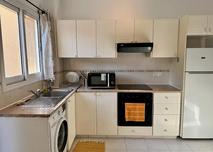 The Garden & Pool Townhouse * Paphos