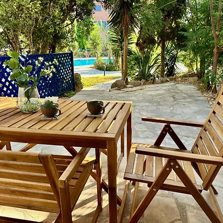 The Garden & Pool Townhouse Casa de Férias *